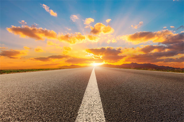 兩會熱議破解企業(yè)“生長痛”，對企業(yè)戰(zhàn)略管理有何啟示？