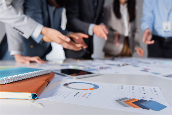 績效溝通形同虛設，績效咨詢?nèi)绾未罱ㄌ拐\交流橋梁？