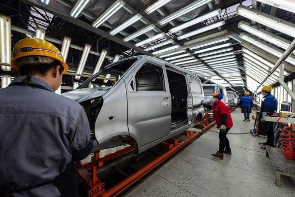 在精益生產(chǎn)過程中，如何有效識(shí)別并解決生產(chǎn)瓶頸問題？