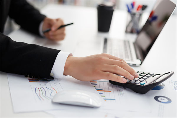 薪酬保密惹爭議，透明化管理能否化解員工信任危機(jī)？