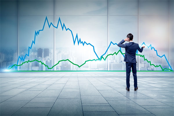 員工績效不佳，是應(yīng)該立即解雇還是給予改進(jìn)機(jī)會？