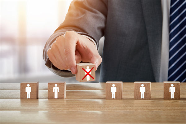 微軟在華外包公司一天裁員近2000人，人力資源管理怎么看？