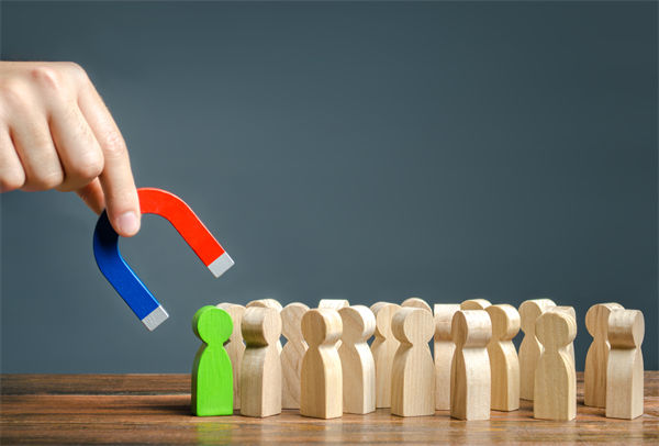 行業(yè)薪酬競爭激烈，企業(yè)怎樣優(yōu)化薪酬吸引頂尖人才？