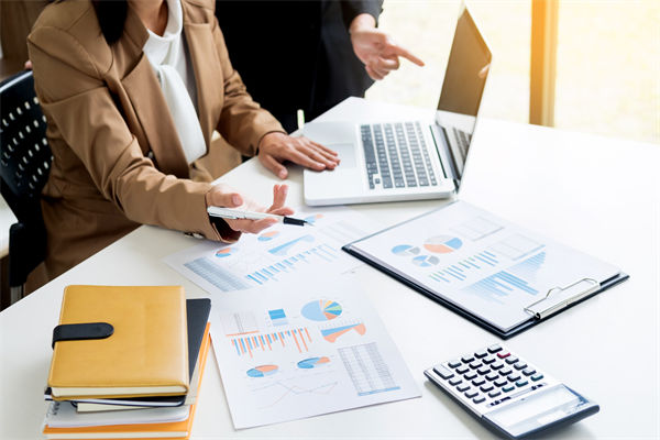 薪酬與市場脫節(jié)，員工抱怨不斷，如何對標(biāo)市場調(diào)薪？