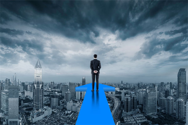 面對(duì)不確定性環(huán)境，企業(yè)如何制定靈活的戰(zhàn)略應(yīng)對(duì)方案？