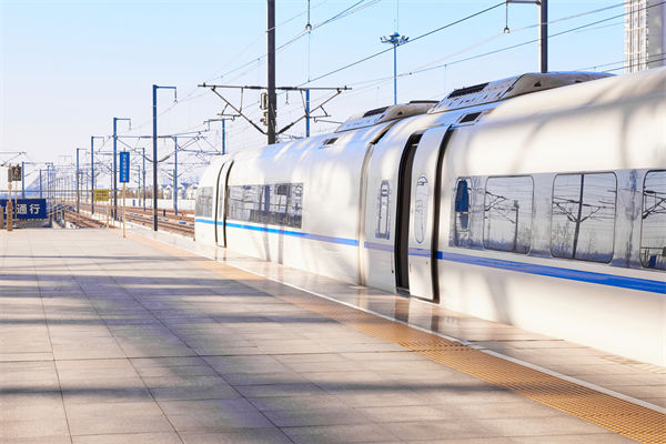 美國為什么沒有中國那樣的高鐵？是哪些方面限制了？