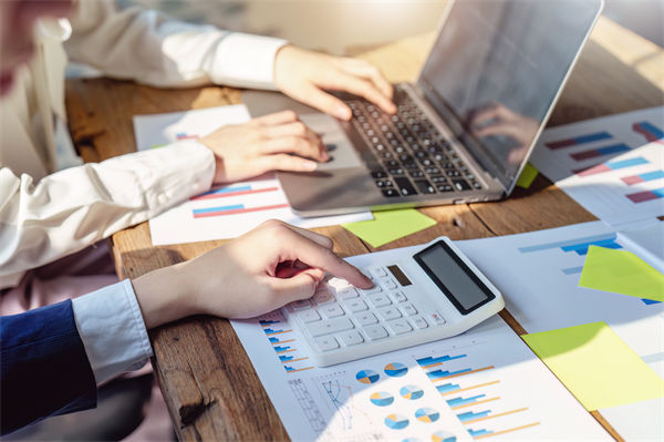 榴蓮價(jià)格暴跌50%，有人買了50箱，預(yù)算管理怎么看？