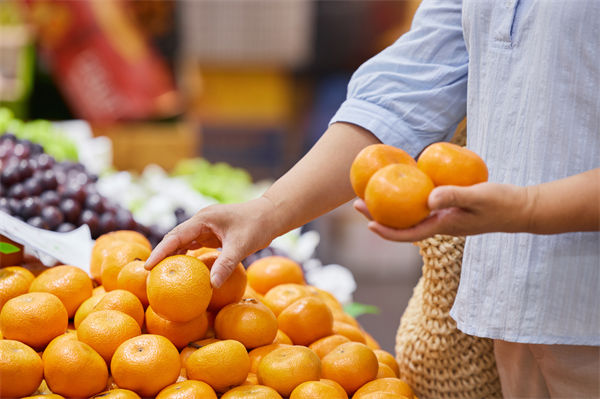 榴蓮價(jià)格暴跌50%，有人買了50箱，預(yù)算管理怎么看？