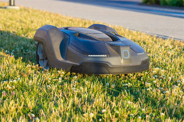 國產(chǎn)割草機器人走俏海外，企業(yè)數(shù)字化有何啟示？