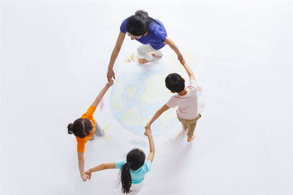 別讓盲卡盲盒“收割”孩子，關(guān)聯(lián)企業(yè)戰(zhàn)略怎么看？