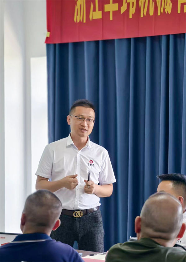 正睿咨詢(xún)集團(tuán)運(yùn)營(yíng)總監(jiān)杜章勝老師致辭