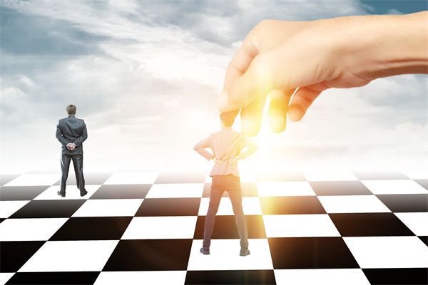 把頂層設(shè)計(jì)和問計(jì)于民統(tǒng)一起來，對(duì)企業(yè)戰(zhàn)略的啟示