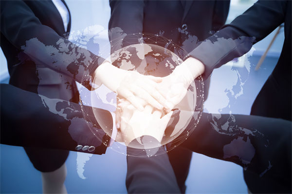 把頂層設(shè)計(jì)和問計(jì)于民統(tǒng)一起來，對企業(yè)戰(zhàn)略的啟示