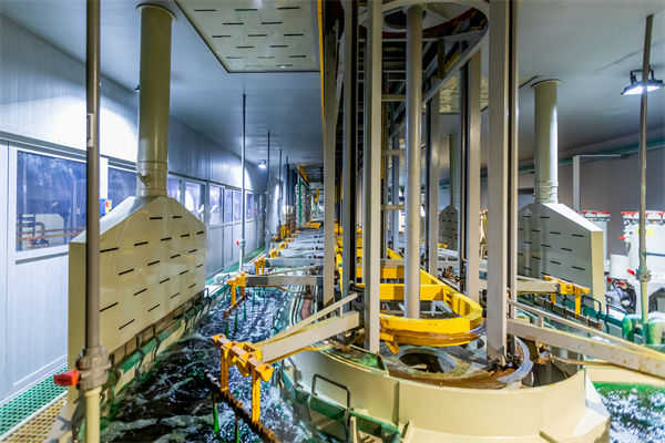 精益管理在提升產(chǎn)品質(zhì)量方面有哪些具體策略和方法？