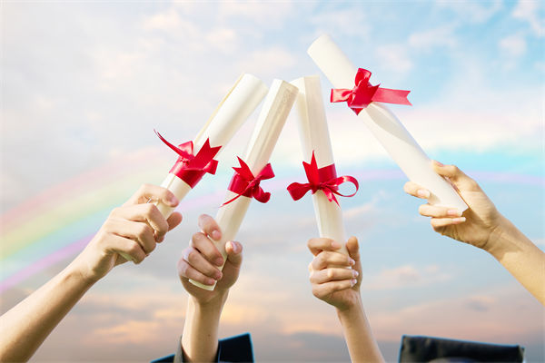 企業(yè)文化分析：錄取通知書(shū)加廣告，涉事學(xué)校被約談