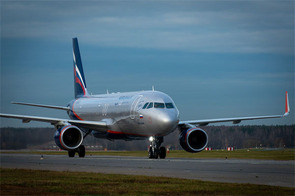 數(shù)十架中資公司飛機(jī)被扣俄羅斯，戰(zhàn)略咨詢?cè)趺纯矗? /></a></div>
                    <div   id=