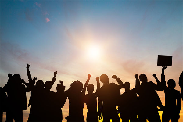 多家公司通知帶薪放假看閱兵，績效管理有何啟示？