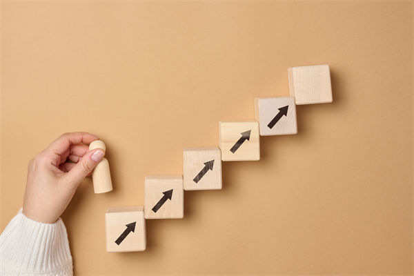 戰(zhàn)略目標層層分解后，部門協(xié)同為何反成內(nèi)耗根源？