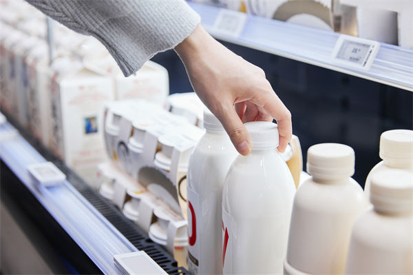 常溫純牛奶中禁止添加復(fù)原乳，集成供應(yīng)鏈怎么看？